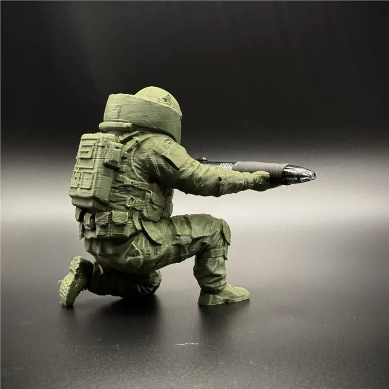 Porte-Stylo Soldat Combinaison Nucléaire 3D – Déco Bureau Originale, 2 Modèles