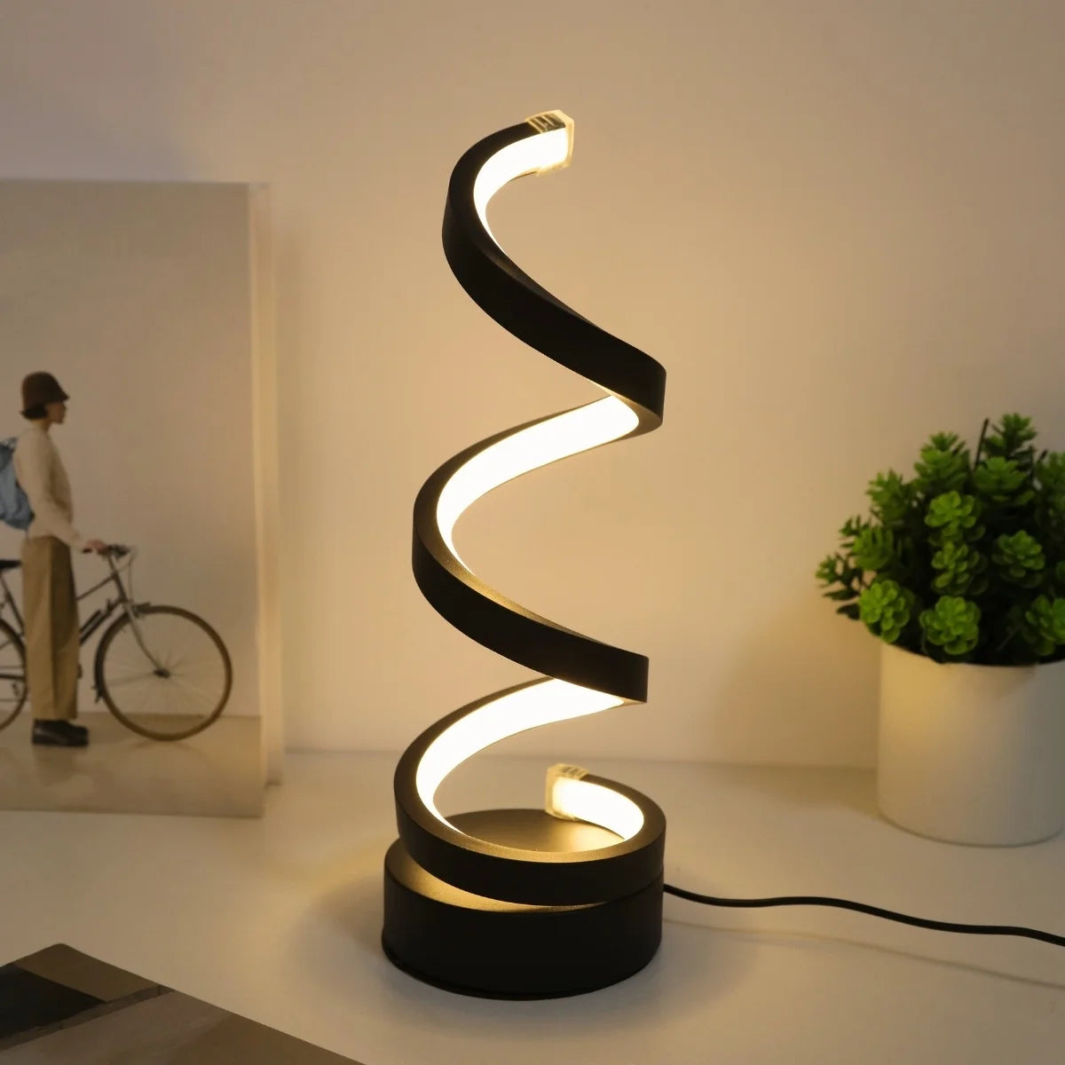 Lampe de Bureau Design Spirale – Lumière Chaude, Alimentation USB, Déco Moderne