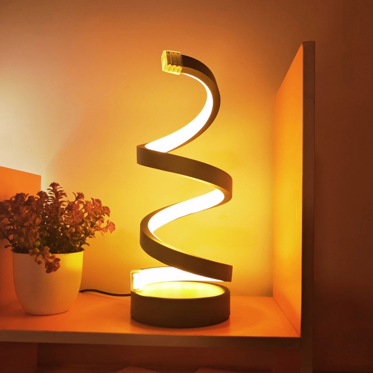 Lampe de Bureau Design Spirale – Lumière Chaude, Alimentation USB, Déco Moderne