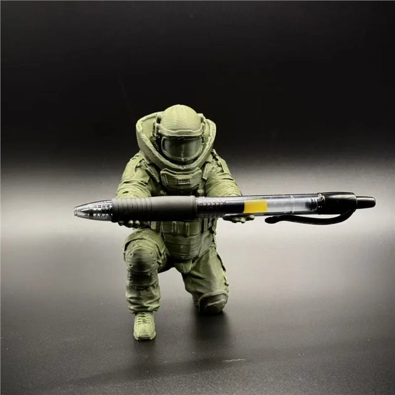 Porte-Stylo Soldat Combinaison Nucléaire 3D – Déco Bureau Originale, 2 Modèles