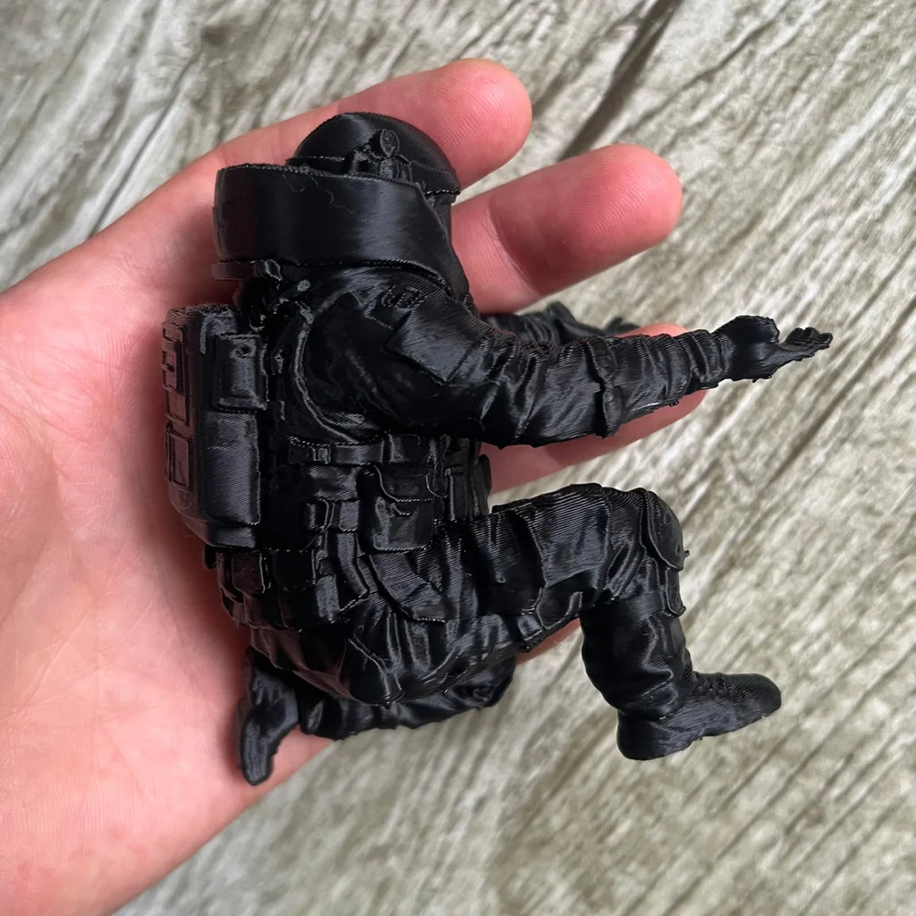 Porte-Stylo Soldat Combinaison Nucléaire 3D – Déco Bureau Originale, 2 Modèles